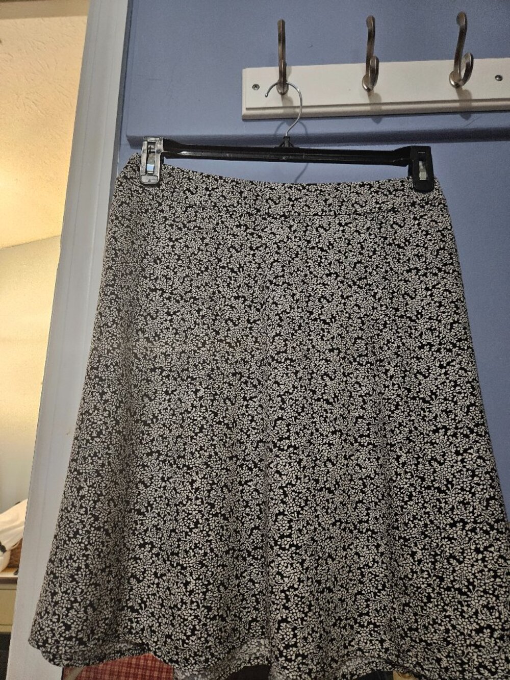 LOFT - Black and white floral skirt